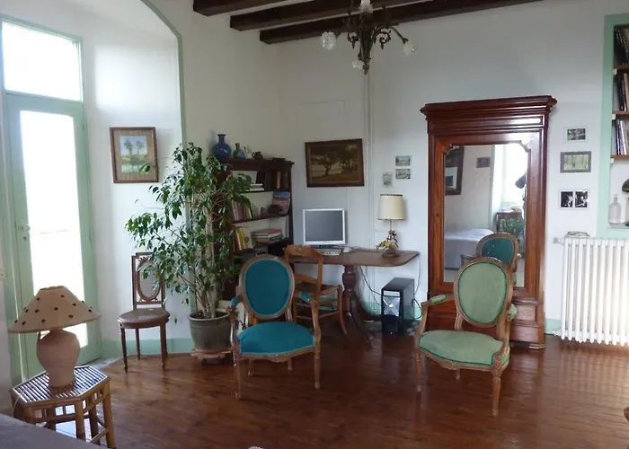 Alojamento de Acomodação e Pequeno-almoço Montenaut Angles-sur-lʼAnglin